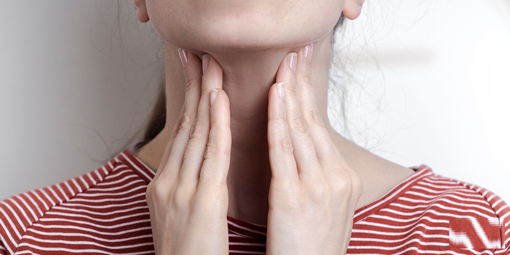 What are the symptoms of throat cancer?